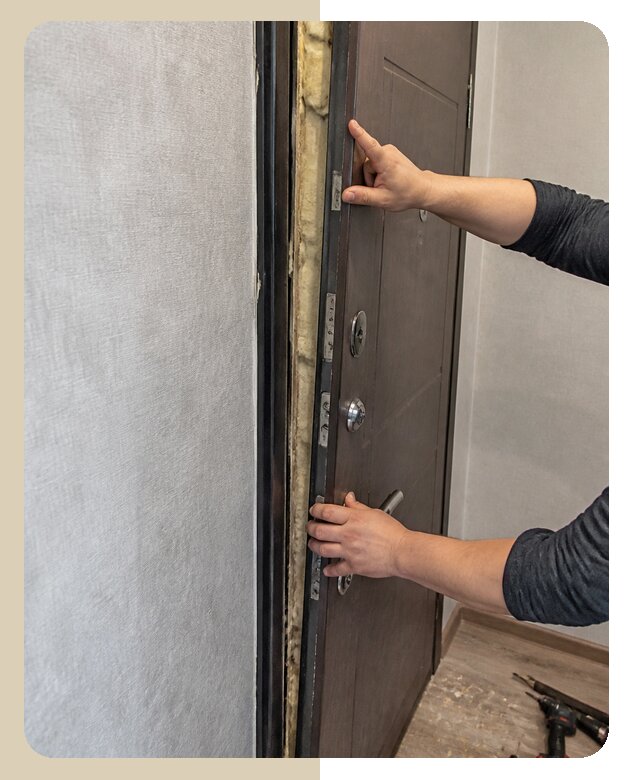 Замена внутренней панели двери квартиры с выездом в Екатеринбурге